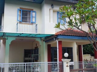 Casa en alquiler de 3 habitaciones en Bang Khen, Bangkok