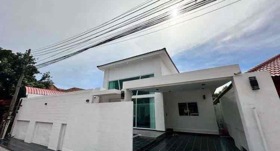 À louer 4 chambres villa à Bang Lamung, Chonburi