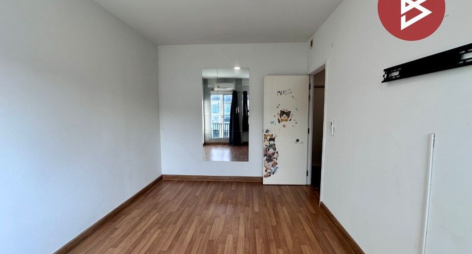À vendre 3 chambres maison de ville à Mueang Chon Buri, Chonburi