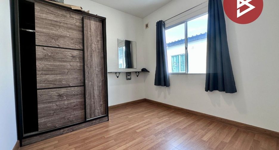 À vendre 3 chambres maison de ville à Mueang Chon Buri, Chonburi