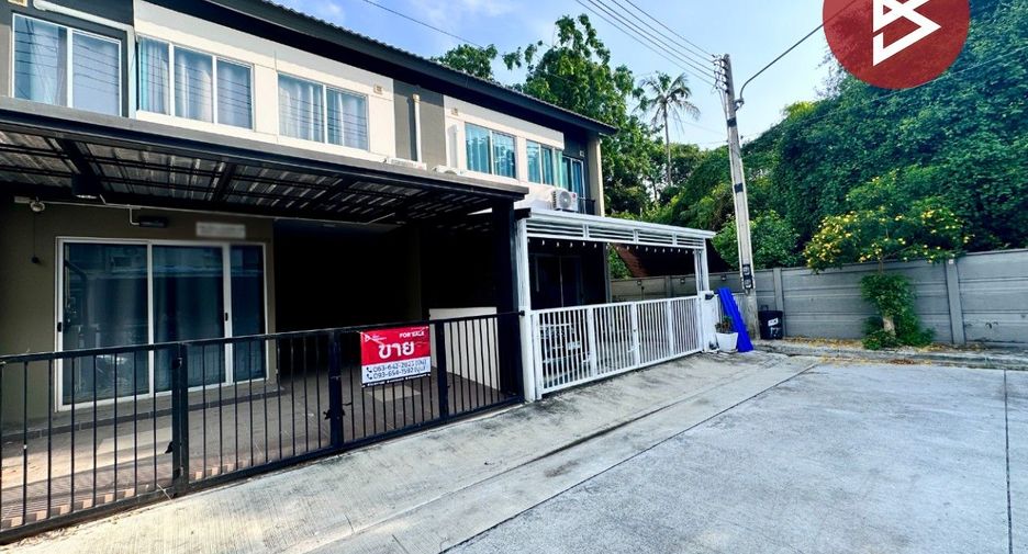 À vendre 3 chambres maison de ville à Mueang Chon Buri, Chonburi