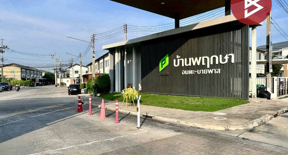 À vendre 3 chambres maison de ville à Mueang Chon Buri, Chonburi