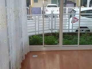 For sale 4 ベッドルーム townhouse in Saphan Sung, Bangkok