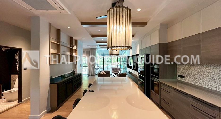 For rent 4 bedrooms townhouse in Watthana, Bangkok