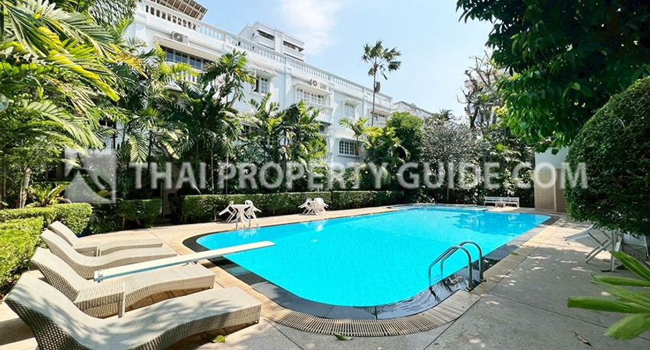 For rent 4 bedrooms townhouse in Watthana, Bangkok