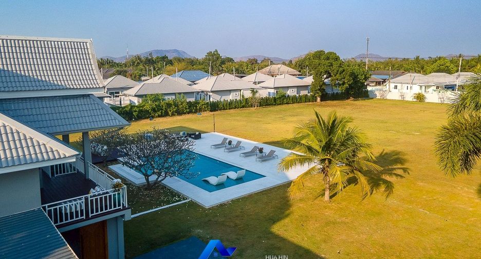For sale 4 bedrooms villa in Hua Hin, Prachuap Khiri Khan