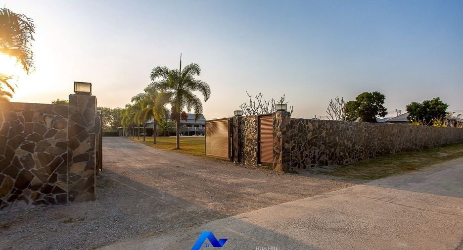 For sale 4 bedrooms villa in Hua Hin, Prachuap Khiri Khan