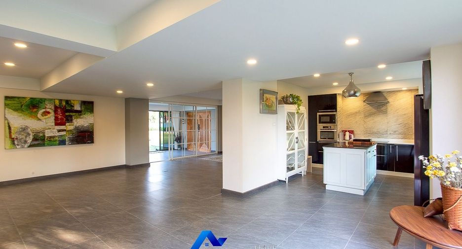 For sale 4 bedrooms villa in Hua Hin, Prachuap Khiri Khan