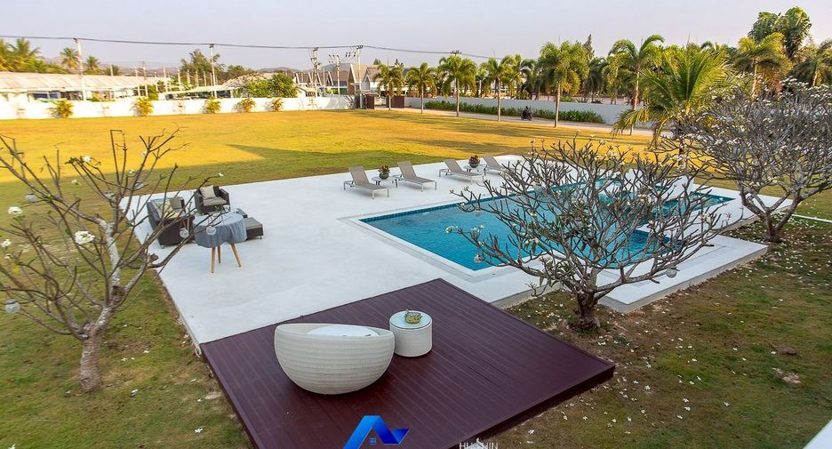 For sale 4 bedrooms villa in Hua Hin, Prachuap Khiri Khan