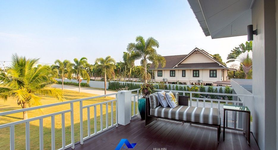 For sale 4 bedrooms villa in Hua Hin, Prachuap Khiri Khan