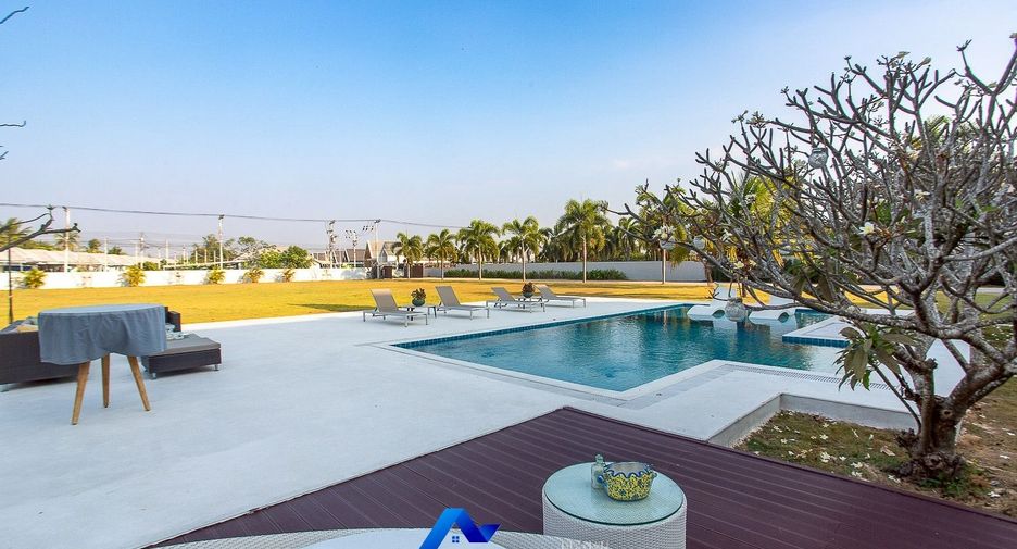 For sale 4 bedrooms villa in Hua Hin, Prachuap Khiri Khan
