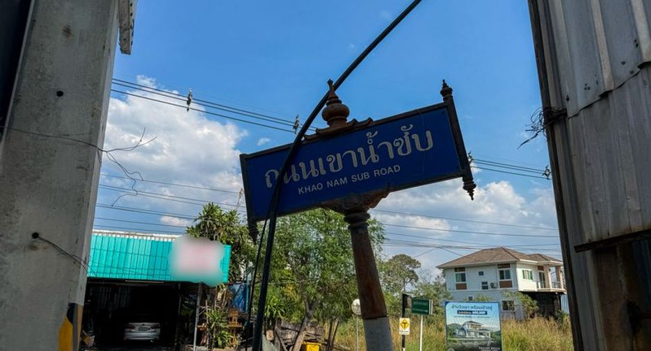 Local comercial en venta de 7 habitaciones en Si Racha, Chonburi