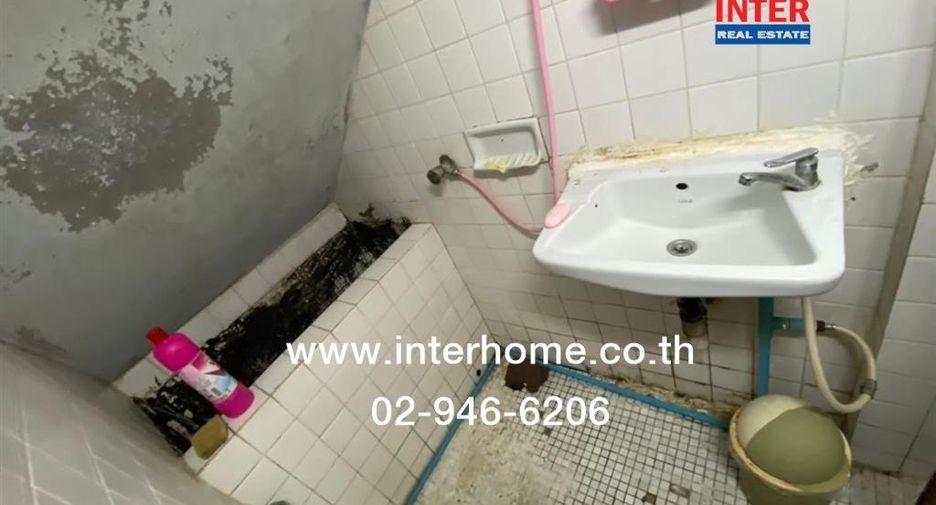 For sale 4 bedrooms retail Space in Bang Khen, Bangkok