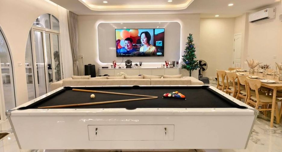 For sale 5 bedrooms villa in Sattahip, Chonburi