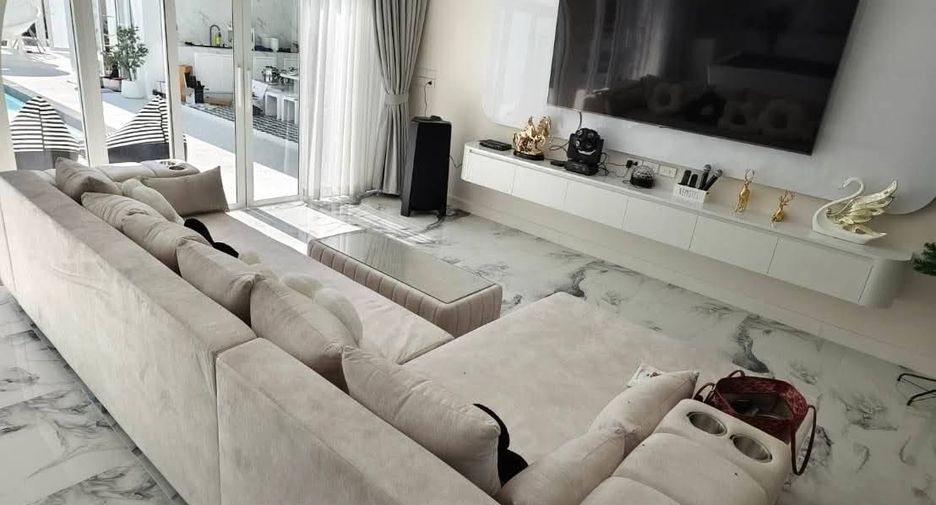 For sale 5 bedrooms villa in Sattahip, Chonburi
