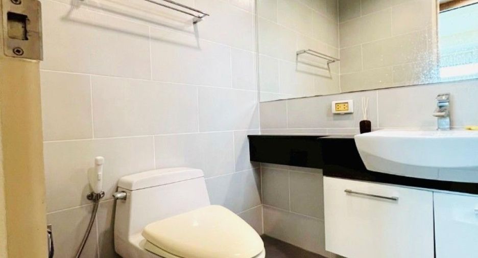 For sale 4 bedrooms house in Bang Kapi, Bangkok