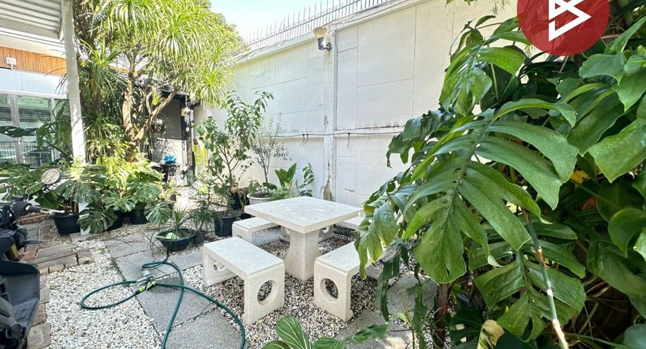 For sale 4 bedrooms house in Bang Kapi, Bangkok