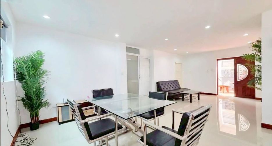 For rent 4 bedrooms house in South Pattaya, Pattaya