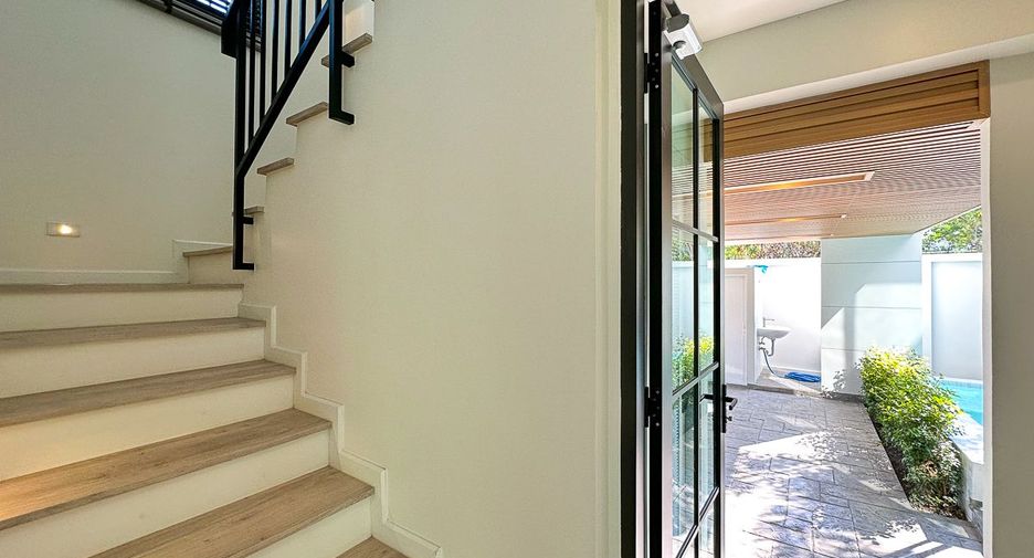 For sale 4 bedrooms house in Mueang Chiang Mai, Chiang Mai