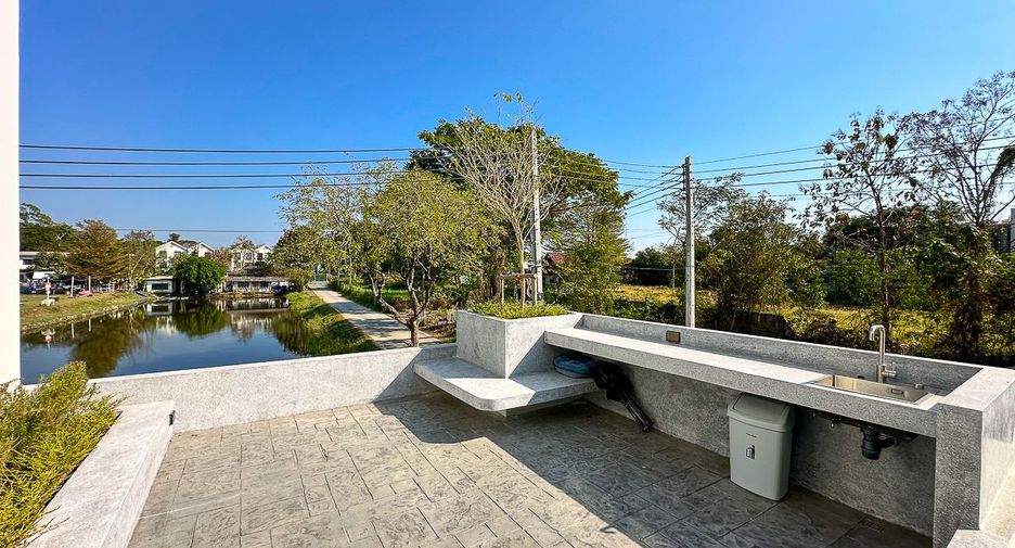 For sale 4 bedrooms house in Mueang Chiang Mai, Chiang Mai