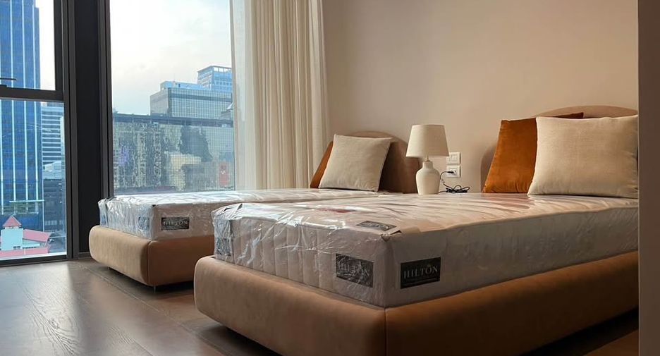 For rent 2 bedrooms condo in Pathum Wan, Bangkok