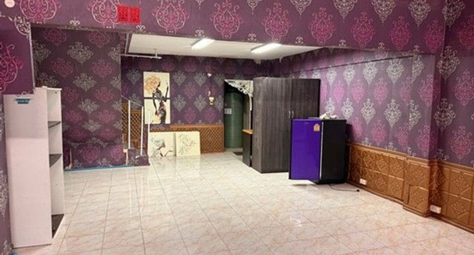 For rent 5 bedrooms retail Space in Khlong Toei, Bangkok