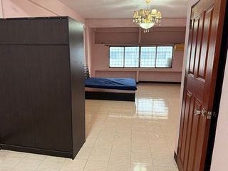 Аренда 5 спальни торговое помещение в Кхлонг Тоеи, Бангкок
