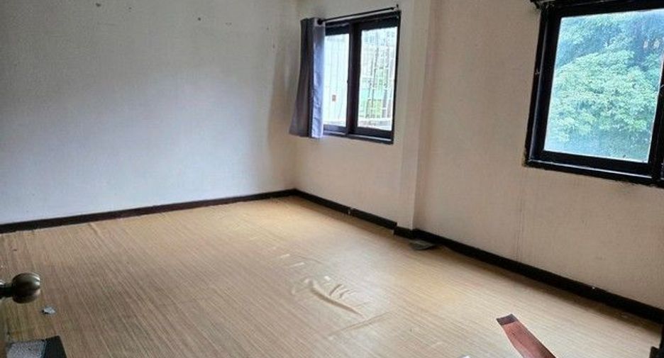 For rent 1 bed retail Space in Bang Rak, Bangkok