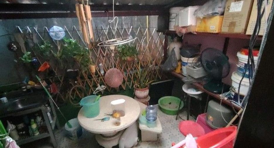 Gewerbefläche zum Kauf mit 1 Zimmer in Huai Khwang, Bangkok