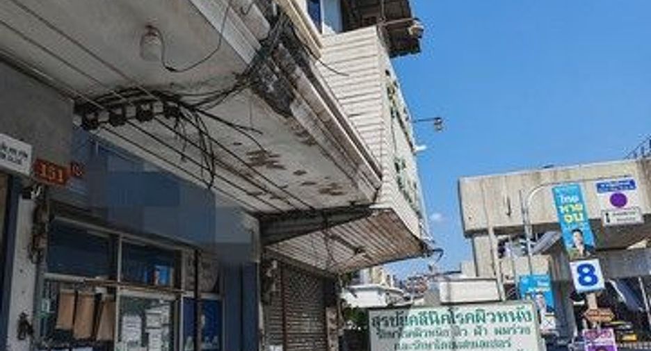 For rent 2 bedrooms retail Space in Bang Phlat, Bangkok