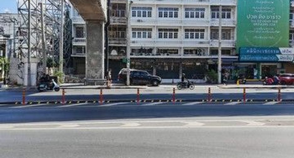 For rent 2 bedrooms retail Space in Bang Phlat, Bangkok