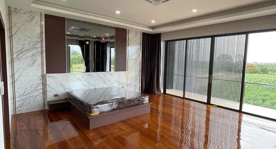 For rent and for sale 6 bedrooms villa in Bang Lamung, Chonburi