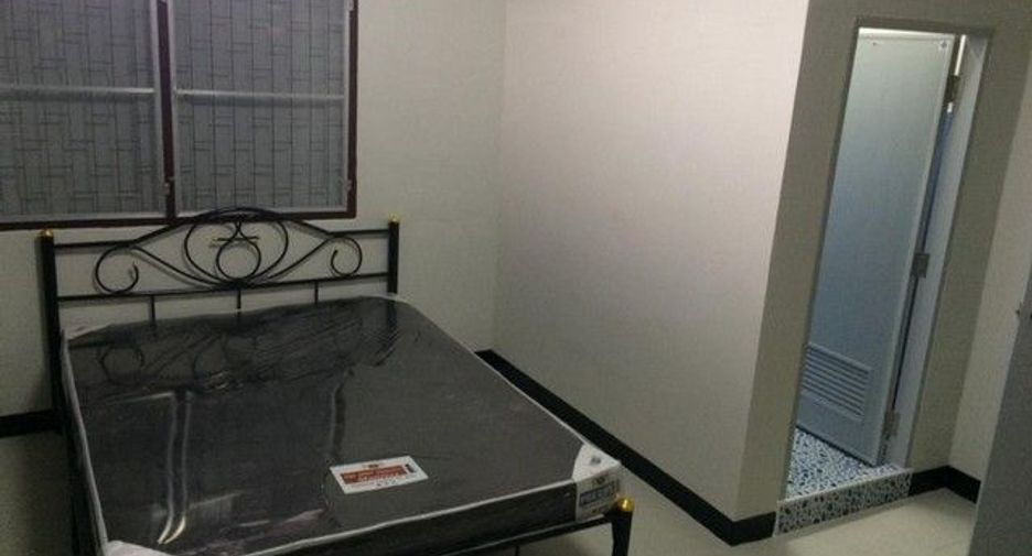 For rent 22 bedrooms retail Space in Bangkok Noi, Bangkok