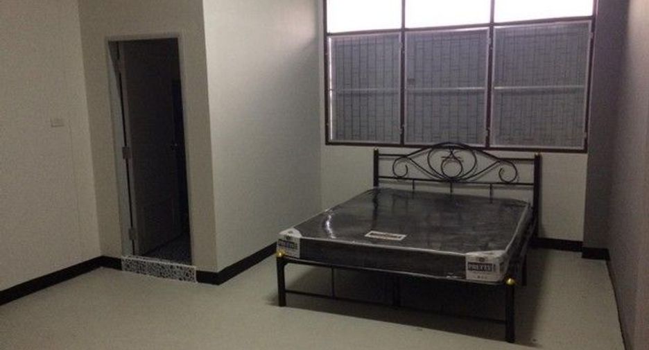 For rent 22 bedrooms retail Space in Bangkok Noi, Bangkok