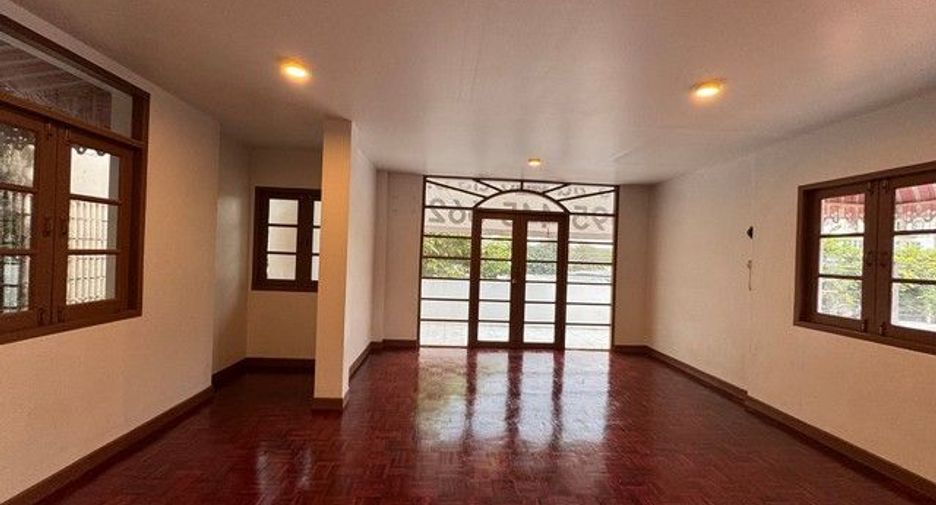 For rent 1 bed office in Bang Khen, Bangkok