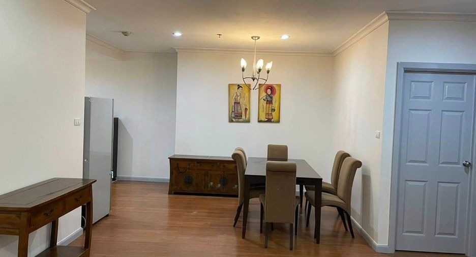 For rent 3 bedrooms condo in Watthana, Bangkok