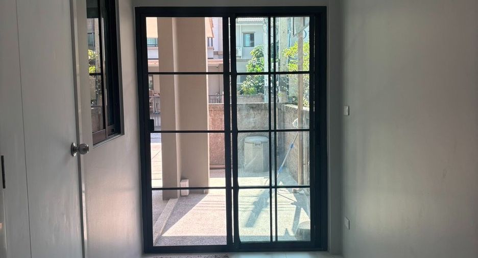 For rent 4 bedrooms house in Prawet, Bangkok