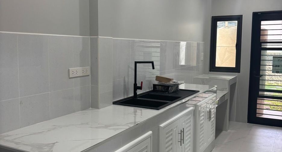 For rent 4 bedrooms house in Prawet, Bangkok