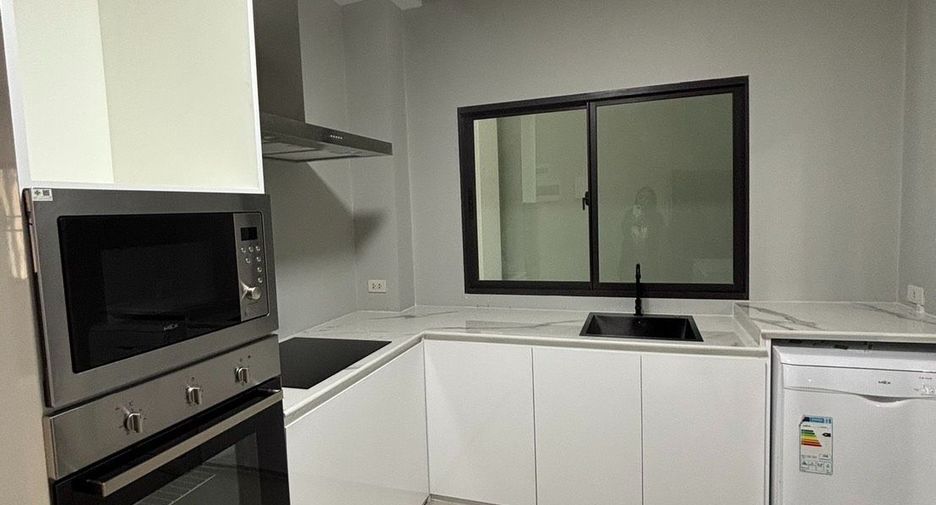 For rent 4 bedrooms house in Prawet, Bangkok