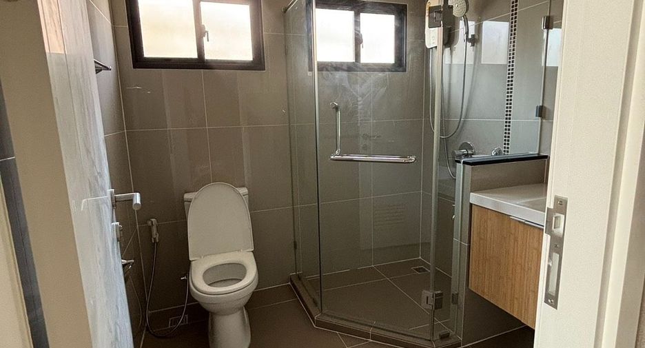 For rent 4 bedrooms house in Prawet, Bangkok