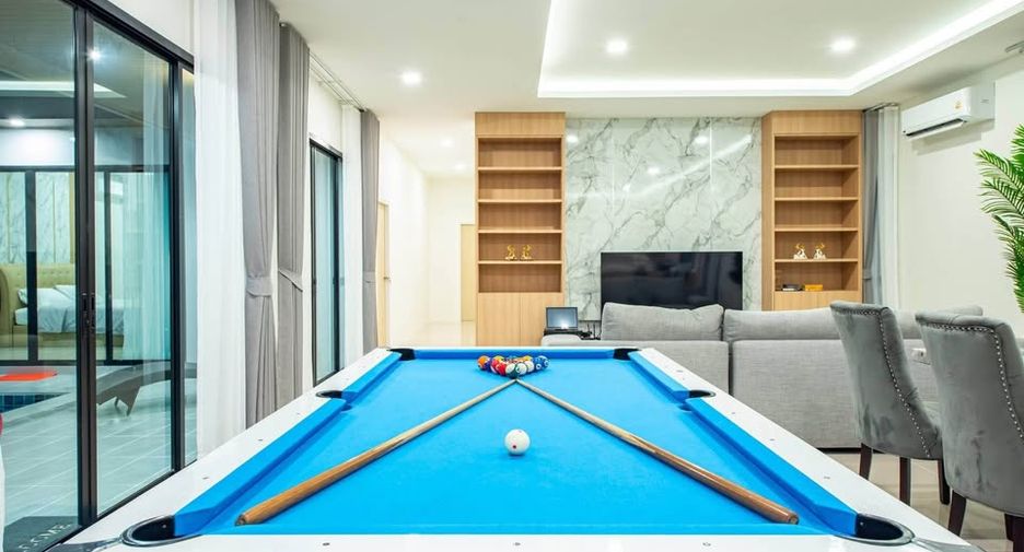 For rent 4 bedrooms villa in East Pattaya, Pattaya