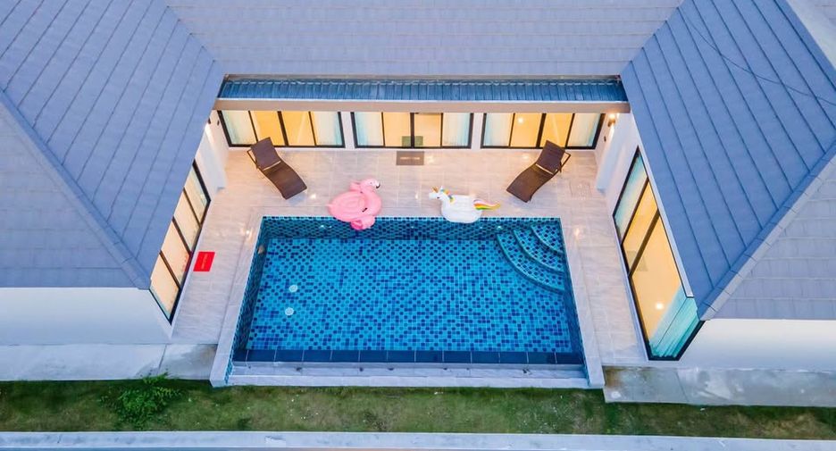 For rent 4 bedrooms villa in East Pattaya, Pattaya
