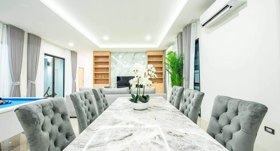 For rent 4 bedrooms villa in East Pattaya, Pattaya