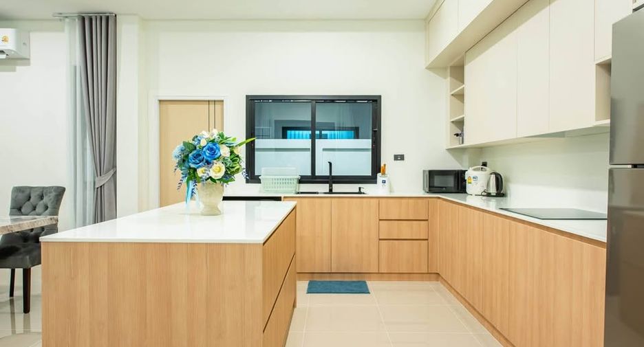 For rent 4 bedrooms villa in East Pattaya, Pattaya
