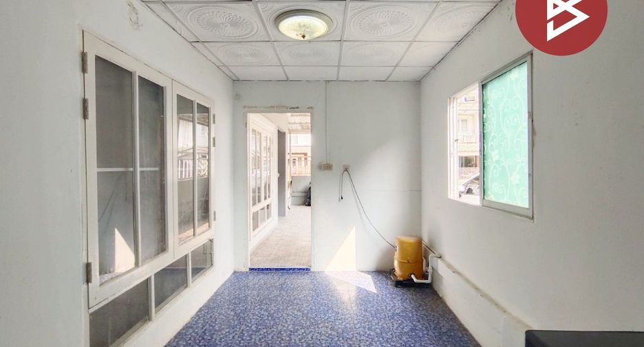 Casa adosada en venta de 3 habitaciones en Khlong Luang, Pathum Thani