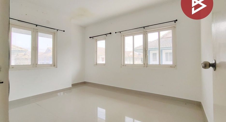 Casa adosada en venta de 3 habitaciones en Khlong Luang, Pathum Thani