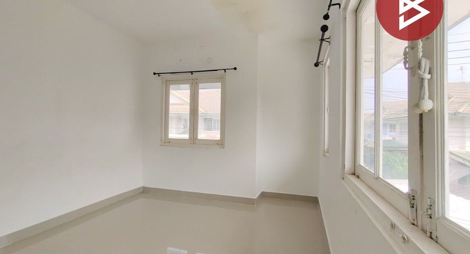 Casa adosada en venta de 3 habitaciones en Khlong Luang, Pathum Thani