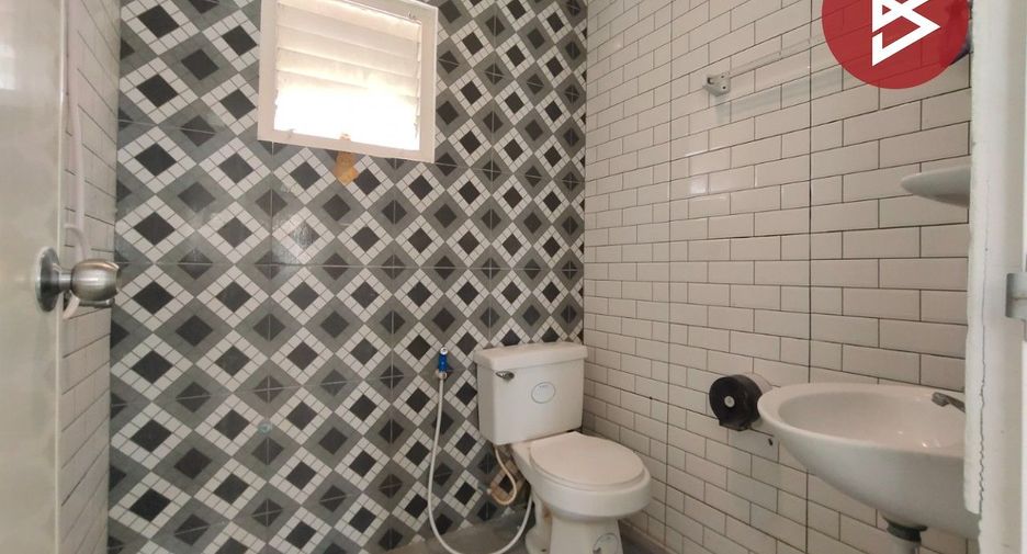 Casa adosada en venta de 3 habitaciones en Khlong Luang, Pathum Thani
