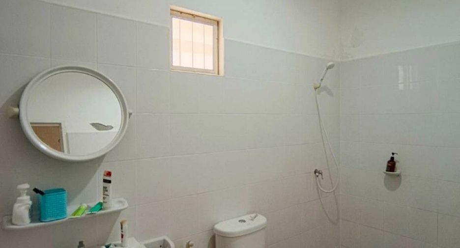 For sale 3 bedrooms townhouse in Mueang Samut Prakan, Samut Prakan