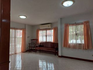 Haus zur Miete mit 3 Zimmer in Si Racha, Chonburi